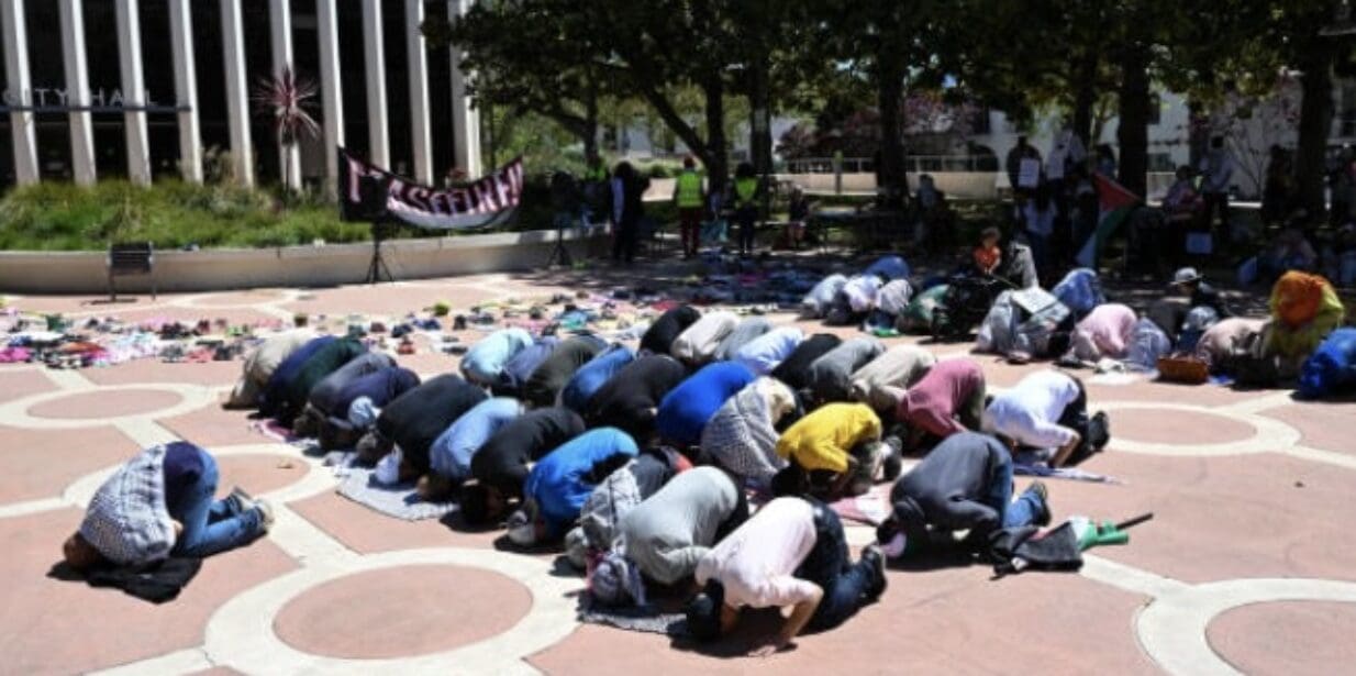 muslims-calif-1234x615.jpg