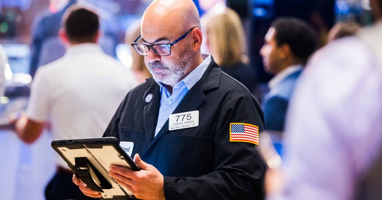 stocks.apple.com